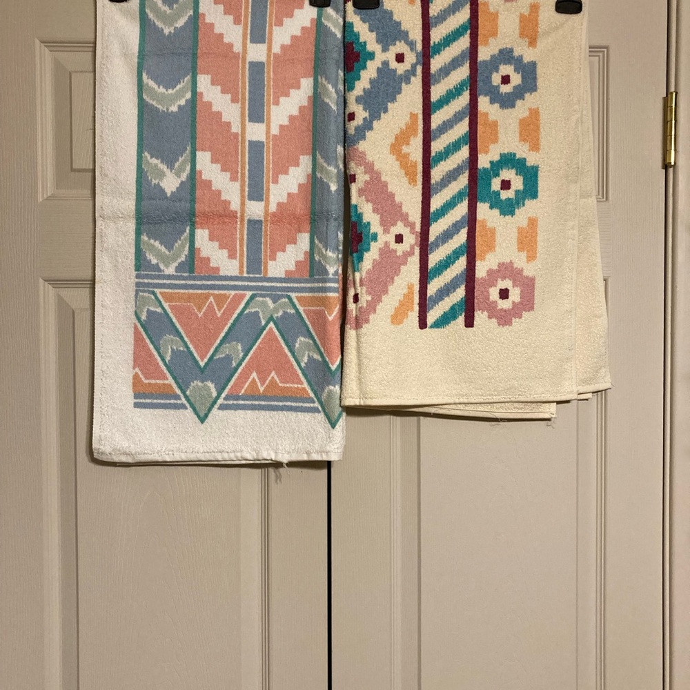 2 vintage bath towels (1989) never used